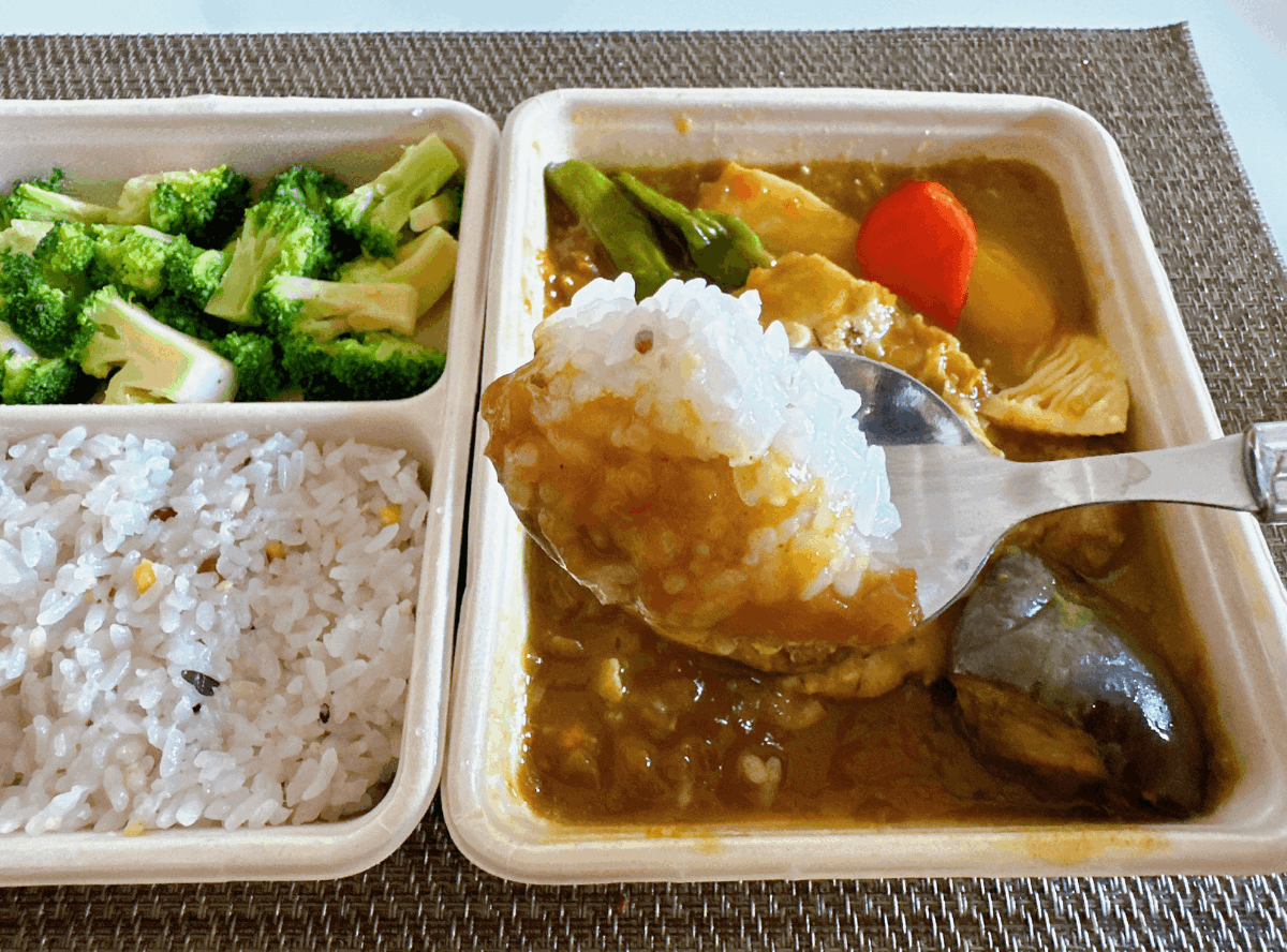 ハーブチキンカレーとチャツネのアクセント4