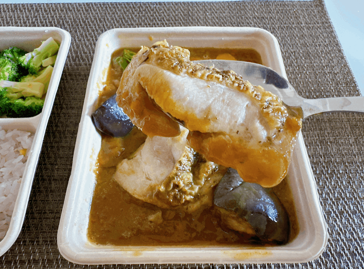 ハーブチキンカレーとチャツネのアクセント3