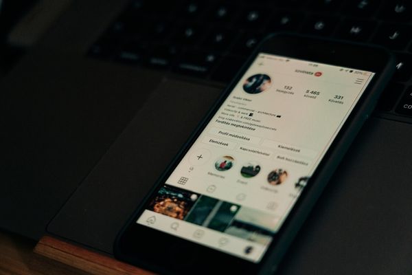 インスタのバックアップ機能とは？