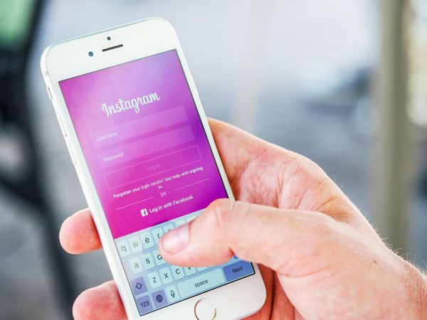 スマホアプリ版のインスタでバックアップをする方法
