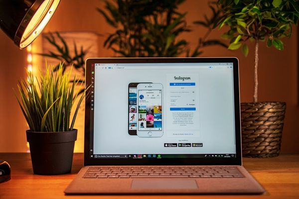 ブラウザ版のインスタでデータをバックアップする方法