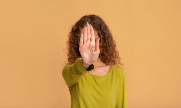 特定のユーザーからのコメントだけを表示しない設定方法