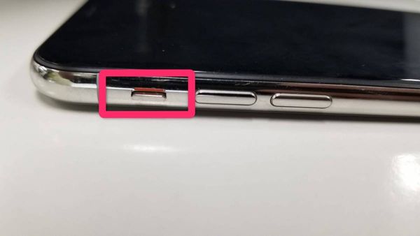 iPhone サイレントモード切り替えボタンの画像