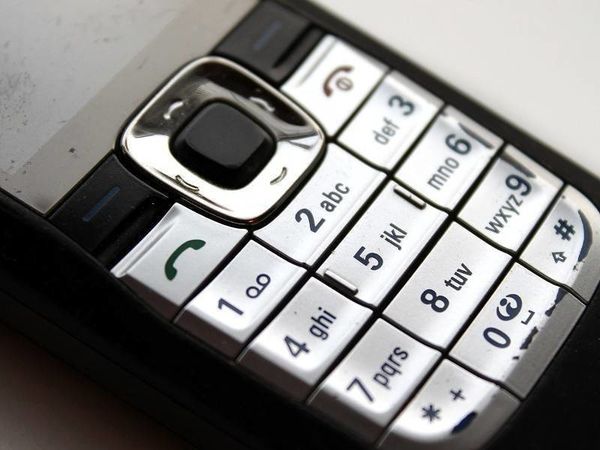SMS(ショートメッセージ)は電話番号宛に短い文章を送れる