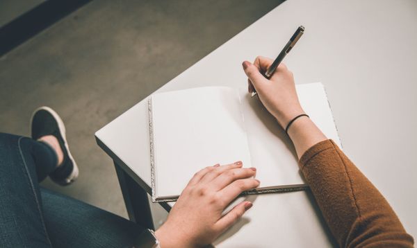 読み方がわからない漢字を調べられる、手書き機能が便利