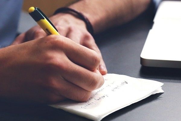 書類や手書きのメモ、レシートなどの保存に向いている