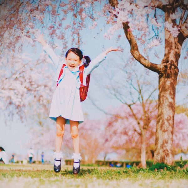 ランドセルを背負った子供時代の写真がエモい