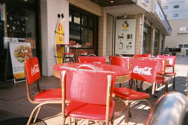 コカ・コーラのテーブルとイス