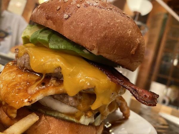 巨大なハンバーガー