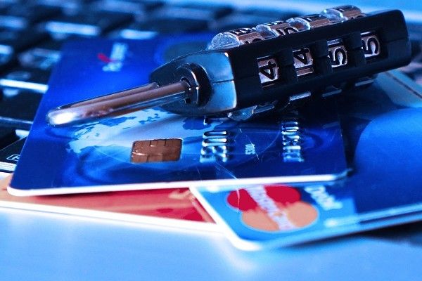 クレジットカードの情報からは購入履歴がわかる