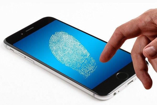 パスワードや指紋認証など、アプリのロック機能でデータを守る