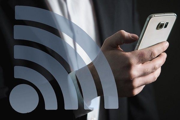 フリーWi-Fiには接続しない。情報が漏洩する場合も