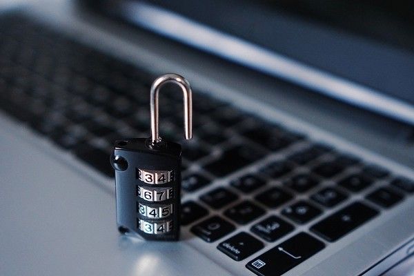 安全性を重視するなら、セキュリティ機能を備えたアプリを