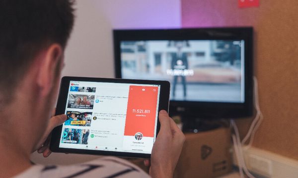 テレビをタブレットに接続して映す方法