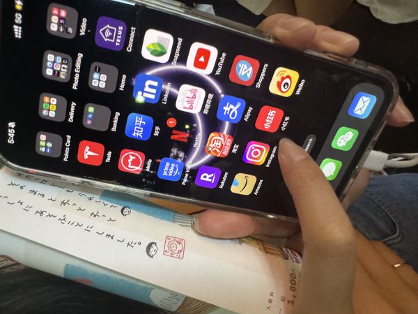 外国人のスマホ画面