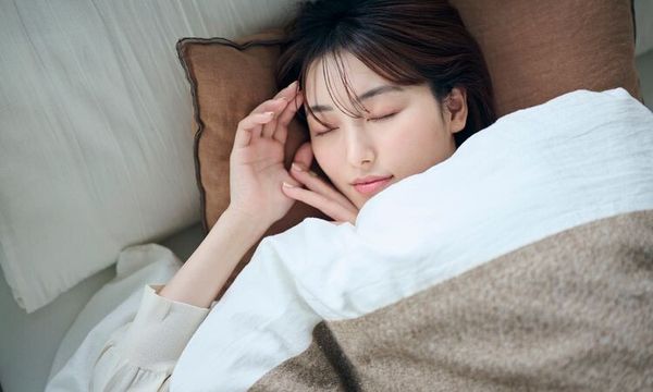 快眠している女性
