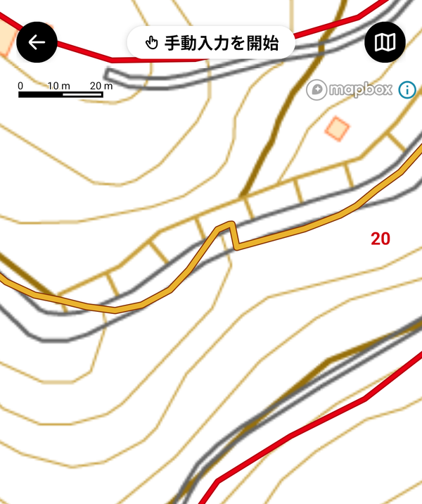 フリーハンドの線が道を飛び越える様子