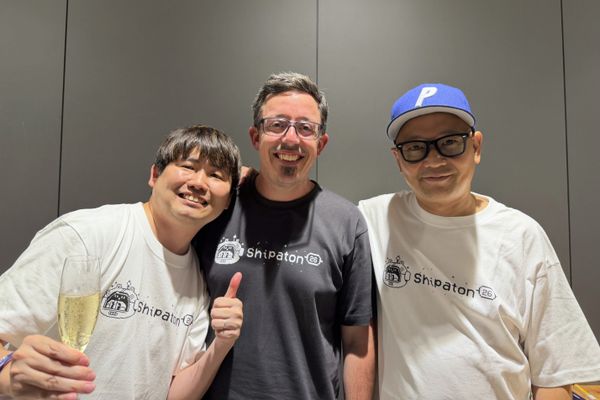 左から中野氏、Charlie Chapman氏（RevenueCat Developer Advocate）、上田善行氏（RevenueCat 日本事業責任者）