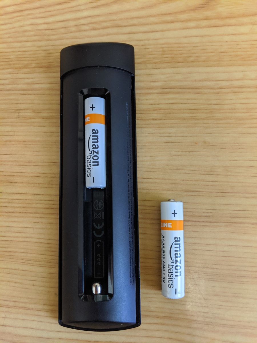 リモコンの電池を入れ直す