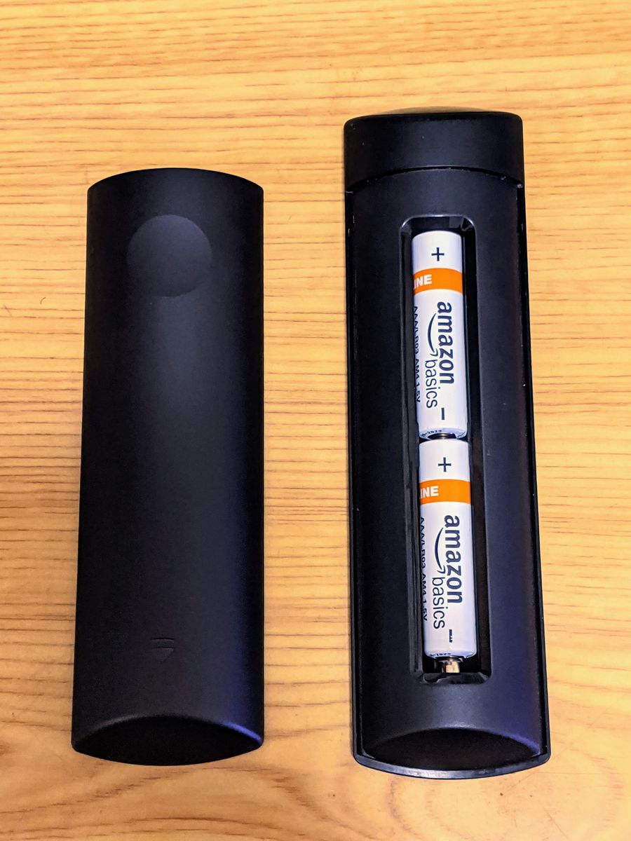 電池をリモコンに戻す
