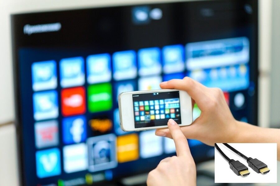 スマホをテレビにミラーリングしている画像