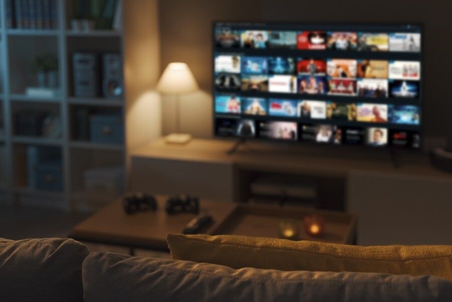 テレビのあるリビングのイメージ画像