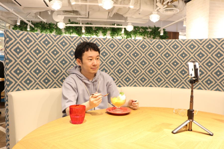 三脚タイプの自撮り棒で撮影