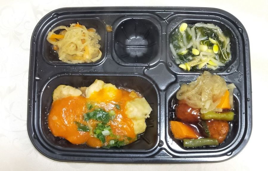 エビチリ　弁当の中身