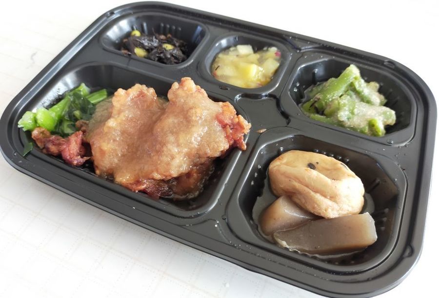 鶏の唐揚げ 斜めから見た図