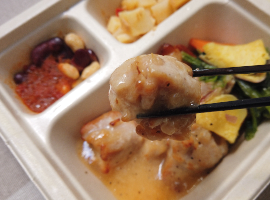 レモンバターのやみつきローストチキンの実食画像（拡大）