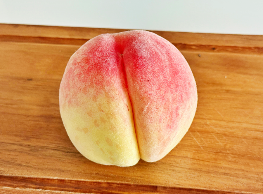 じゅわっと広がる上品な甘さ！贅沢桃　中身