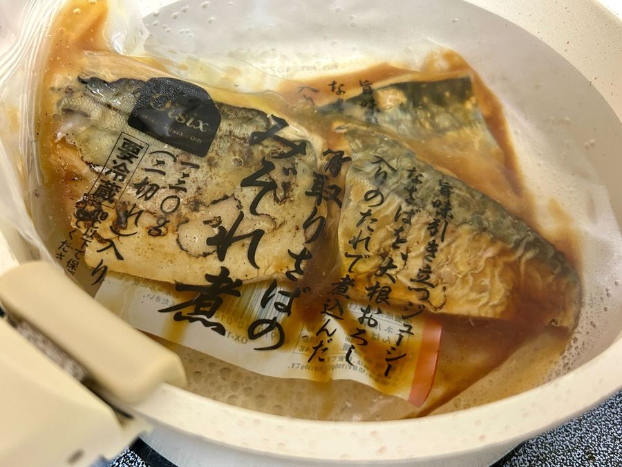 鯖はチルドなので湯せんする