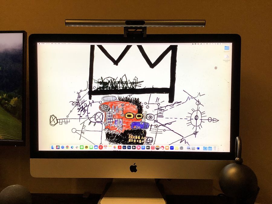 Temuのモニターライトをつけたパソコン