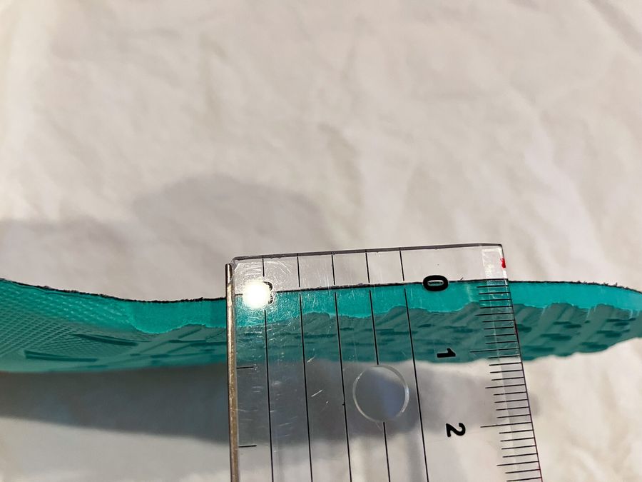インソールの厚さを計った画像