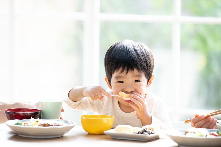 幼児　食事　イメージ画像
