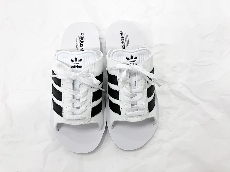 adidasのスニーカーサンダル