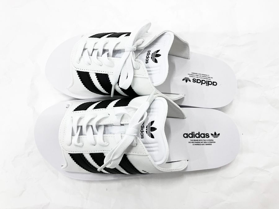 adidasのスニーカーサンダル