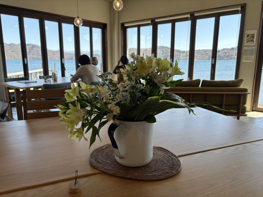 デートで行った野尻湖のカフェ店内