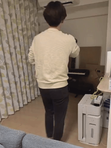 抱き歩きの様子